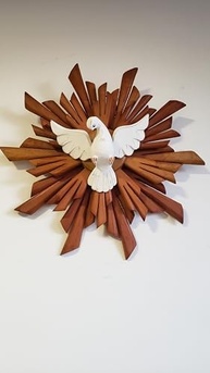 Divino Espírito Santo com Raios Duplos em Madeira Artesanal - 35 cm - Decoração Espiritual Mineira - imagem 3