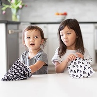 Bumkins Saco Reutilizável para Sanduíche e Lanche com Zíper - Tecido Impermeável, Lavável e Livre de BPA - Estampa Corações e XOXO (Pacote com 2) - imagem 3