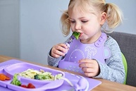 Kit Alimentação Infantil com 4 Divisórias - Talheres Ergonômicos e Prato Sensorial para Desenvolvimento - imagem 3