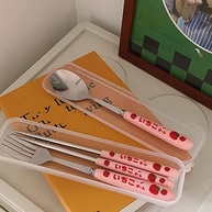 Conjunto de Talheres de Aço Inox com Design de Morango Rosa - 3 Peças para Piquenique e Uso Diário - imagem 5