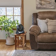 Comfort Zone CZHV8T 8" 3 velocidades, ventilador de mesa montado na parede com inclinação ajustável de 180 graus, preto - imagem 3