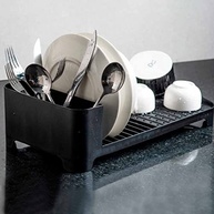 compact-design-a-e-escorredor-espaco-trium-otimizado-preto-moderno-loucas-de-a