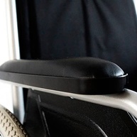 conforto-com-moderno-e-dobravel-em-rodas-dellamed-a-design-cadeira-mobilidade-d100-aco-de-a