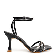 conforto-e-elegancia-cristal-com-taca-salto-sandalia