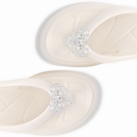 Chinelo Marshmallow com Enfeite Off White: Estilo e Conforto - imagem 2