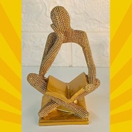 Conjunto de 2 Estátuas Decorativas Douradas - Silhuetas Artísticas em Leitura e Contemplação - imagem 5