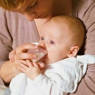 Copo Alimentador Graduado Baby Cup Medela - 10 Unidades | Controle Preciso e Segurança para o Bebê - imagem 2