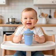 Copo de Transição 240ml com Canudo e Tampa Antivazamento - Seguro e Prático para Crianças Aprendendo a Beber - imagem 5
