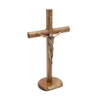 Crucifixo de Madeira Cilíndrico 26 cm - 'Eis o Cordeiro de Deus' | Mesa e Parede - imagem 5