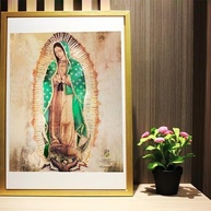 Retrato Corporal de Nossa Senhora de Guadalupe Original 20x25cm | Arte Religiosa em Folha Dourada e Verde - imagem 3