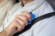 RESQME: O Chaveiro 2 em 1 Essencial para Segurança no Carro - Corta Cinto e Quebra Vidro - imagem 5