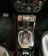 Capa de Courvin para Alavanca de Câmbio Automático: Estilo e Proteção para Jeep Renegade, Compass e Grand Cherokee - imagem 5
