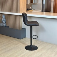 Kit 3 Banquetas Giratórias Pretas para Cozinha Americana e Balcão com Encosto Ergonômico e Costura Diamantada - imagem 5