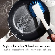Escova de Limpeza em Nylon OXO - Resistente e Versátil para Cozinha - imagem 5