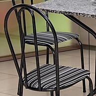 Mesa com 4 Cadeiras Tuany: Elegância Craqueada - imagem 2