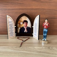Imagem de São Carlo Acutis em Resina 15cm - Padroeiro da Internet | Acabamento Refinado e Detalhes Realistas - imagem 3
