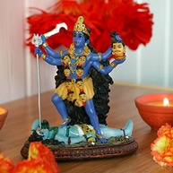 Estátua de Kali Ma - Deusa Hindu da Transformação e Proteção | Murti de 13cm para Templo, Altar ou Decoração Espiritual - imagem 5