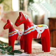 Conjunto de Cavalos Dala Suecos em Madeira - Estilo Dalecarliano, Decoração de Natal Elegante e Pintada à Mão - imagem 4