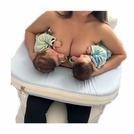 Almofada de Amamentação Grande Rosa - Conforto e Suporte para Mães Modernas - imagem 4