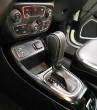Capa de Courvin para Alavanca de Câmbio Automático: Estilo e Proteção para Jeep Renegade, Compass e Grand Cherokee - imagem 3
