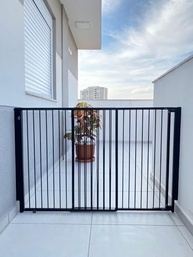 Grade de Segurança para Portão com Função Abrir e Correr - Alumínio Resistente, Largura Regulável 58 a 100cm, Altura 85cm - imagem 3