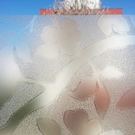 Adesivo de Vidro Jateado Floral - Decore com Elegância e Privacidade - imagem 2