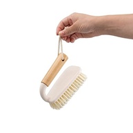 de-ecologica-e-versatil-escova-limpeza-a-multiuso-de-oikos-com-cabo-duravel-bambu-a