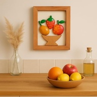 Quadro de Madeira Artesanal com Frutas Coloridas - Decoração Única para Cozinha e Área Gourmet - imagem 3
