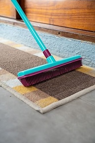 Vassoura Emborrachada com Cerdas de Silicone Noviça - Limpeza Eficiente e Sem Poeira, Ideal para Pets - imagem 5