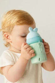 Garrafa Copo Infantil com Canudo de Silicone 290 mL - Copinho com Alça e Bico Seguro para Bebês a Partir de 6 Meses - imagem 3