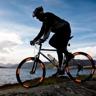 Adesivos Refletivos para Rodas de Carro, Moto e Bicicleta - Segurança e Estilo Noturno - imagem 3