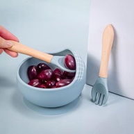Kit Infantil de Silicone para Alimentação com Prato Ventosa, Copo, Talheres e Babador Azul - imagem 3