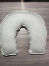 Almofada de Amamentação em Tricô Anatômica U - Conforto e Apoio Ideal para Mãe e Bebê - imagem 5