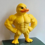 Estátua de Pato Musculoso Amarelo 3D - Decoração Criativa e Divertida para Casa e Escritório - imagem 1