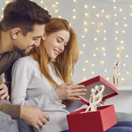 Estatueta de Casal em Arenito e Resina - Decoração Romântica Moderna para Casa e Presente de Aniversário - imagem 3