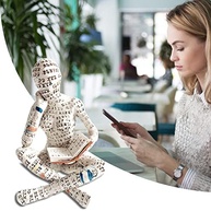 Estátua de Mulher Lendo - Decoração Elegante para Estante de Livros e Escritório - imagem 4