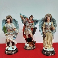 Imagens dos Arcanjos Miguel, Rafael e Gabriel em Resina 15cm - Decoração Espiritual Durável - imagem 2
