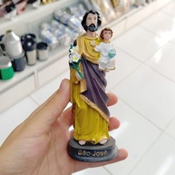 São José Lindíssimo com Lírio 15cm em Resina - Escultura Detalhada para Decoração e Oração - imagem 3