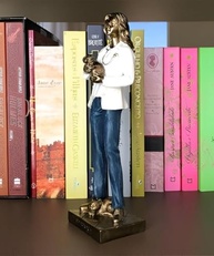 Escultura Decorativa Veterinária Cachorro em Resina Bronze 24cm - Decoração Temática para Consultórios e Ambientes Pet - imagem 5