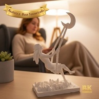 Escultura Decorativa Garota no Balanço com Lua Crescente - Branca em Plástico Resistente - imagem 3