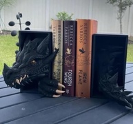 Dragão Aparador de Livros 3D Preto - Decore com Estilo e Organize sua Biblioteca - imagem 1