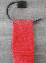 Porta Toalha Argola Rosto em Metal Preto Fosco – Design Moderno e Sofisticado para Banheiro - imagem 3