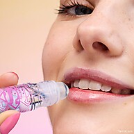 Óleo Labial Essence Super-Homem: Lábios Hidratados e Divertidos! - imagem 2