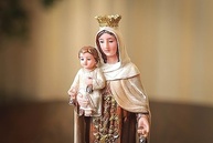 Imagem Nossa Senhora do Carmo em Resina Importada - 20cm com Detalhes Exclusivos - imagem 4