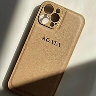 Capa de Couro Personalizada para iPhone 15 Pro Max com Iniciais Douradas - imagem 1