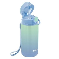 dupla-buba-canudo-termico-azul-a-parede-com-claro-copo-a