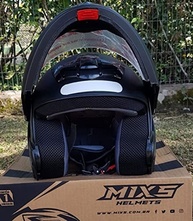 Capacete Mixs Gladiator Preto Fosco: Estilo Robocop e Segurança para Sua Moto! - imagem 3