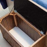 Puff Baú Organizador 80L com Assento em Suede – Estilo e Organização em um Só! - imagem 4