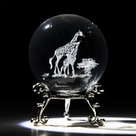 Bola de Cristal 3D com Girafas Mãe e Bebê - Decoração Elegante e Presente Especial - imagem 1