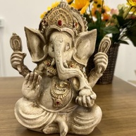 Estatueta Decorativa Lord Ganesha em Resina - Simboliza Prosperidade, Paz e Concentração para Ambientes Serenos - imagem 3